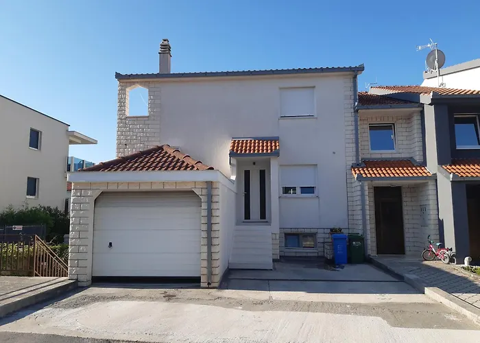 Josipa * Τρογκίρ